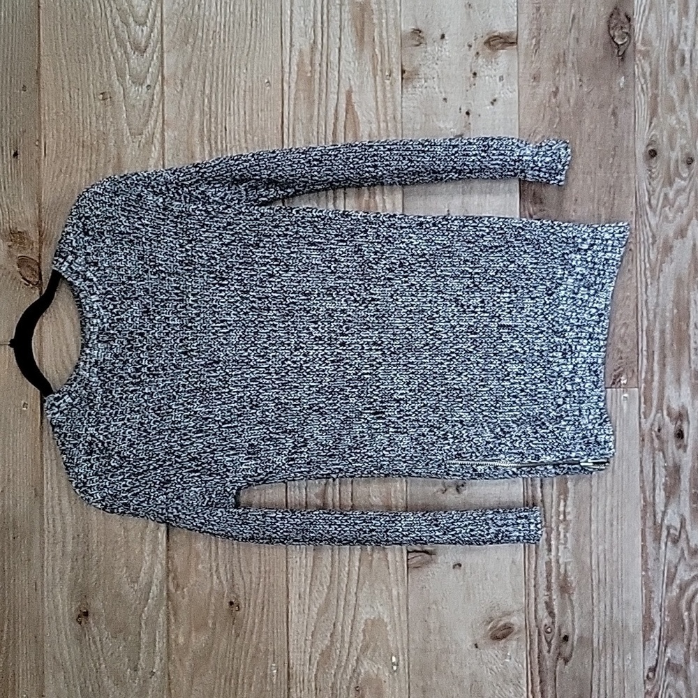 Gap Size Small Black and White Marled Tunic Sweater